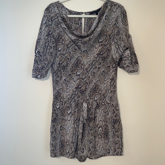 BCBG Marcelle Romper 100% silk NWT - Picture 3 of 6